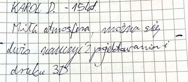 Ręcznie pisana karteczka z opinią o zajęciach, podpis: KAROL D. - 15 lat.