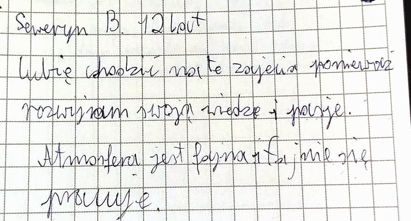 Ręcznie pisana karteczka z opinią o zajęciach, podpis: Seweryn B. 12 lat